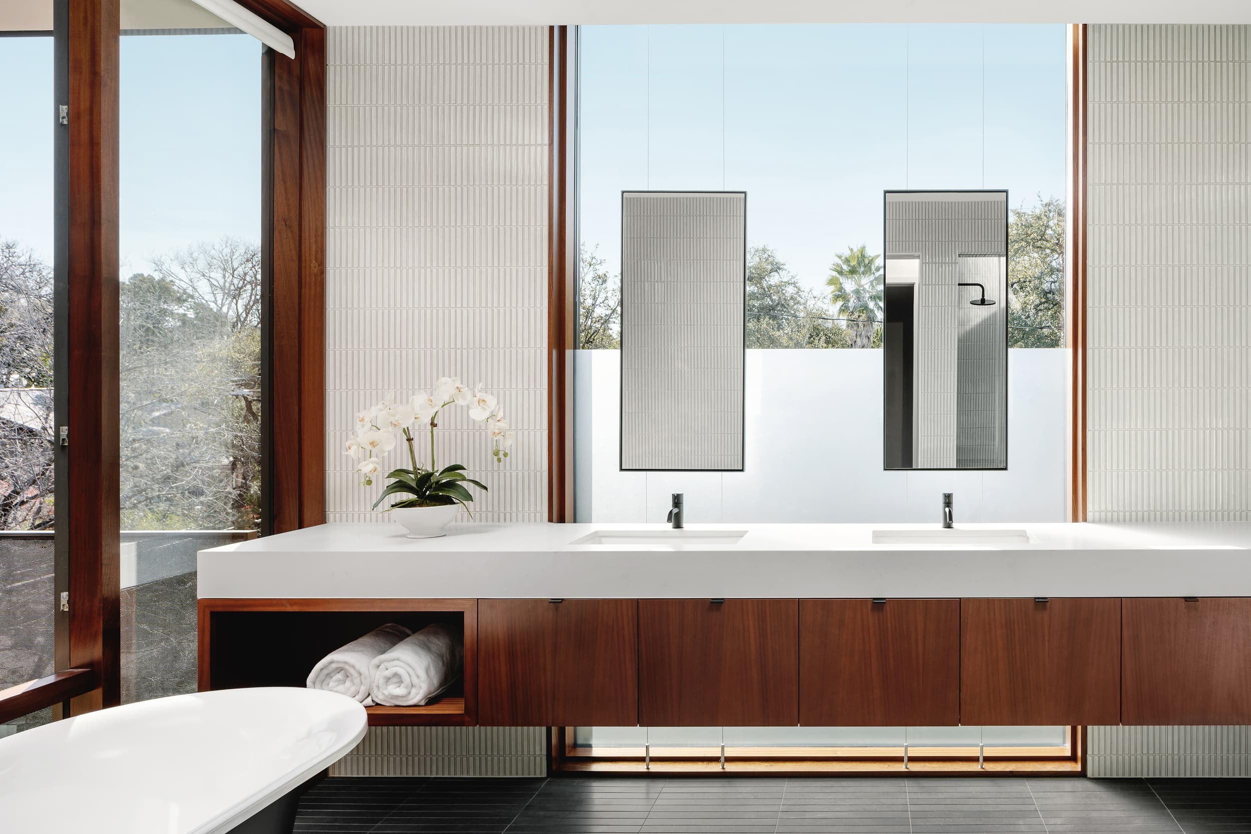 Retama House - Primary Bathroom; A Parallel Architecture