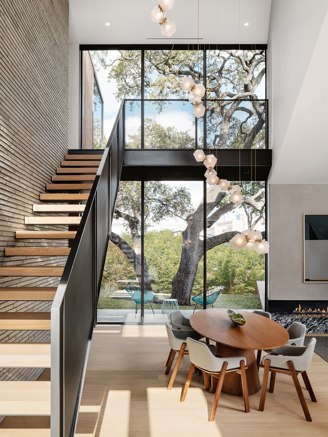 Retama House - Staircase; A Parallel Architecture
