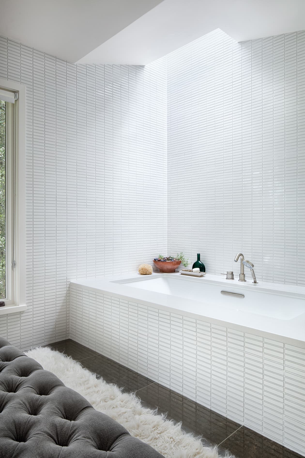 Three Courts Residence - Bathroom Tub; A Parallel Architecture