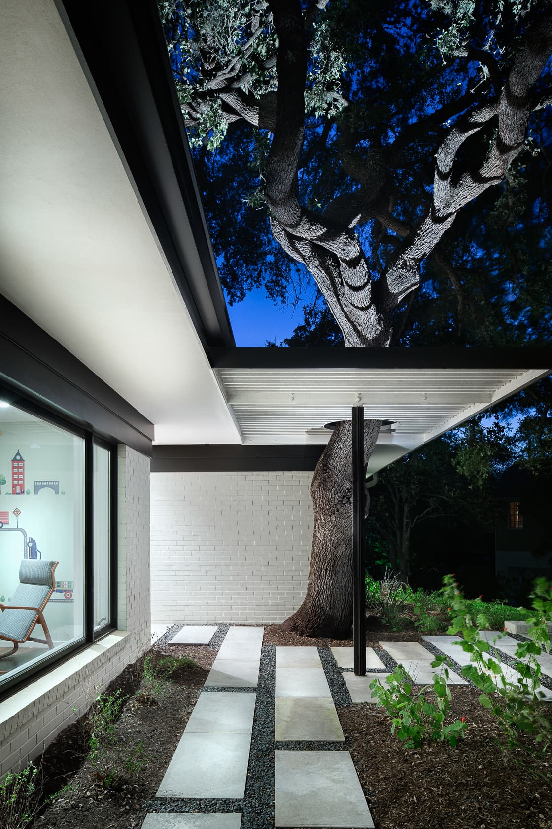 Three Courts Residence - Entry Walkup; A Parallel Architecture