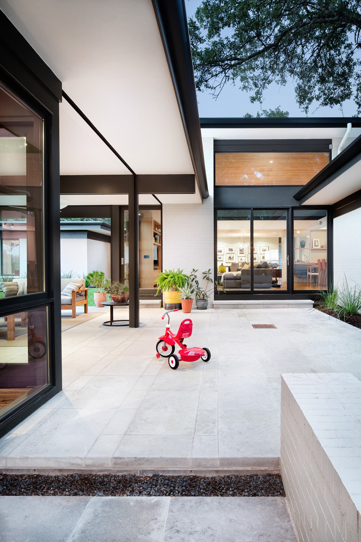 Three Courts Residence - Courtyard; A Parallel Architecture