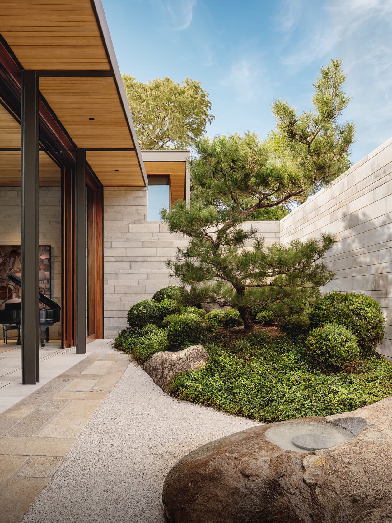 Water's Edge Residence - Side yard; A Parallel Architecture
