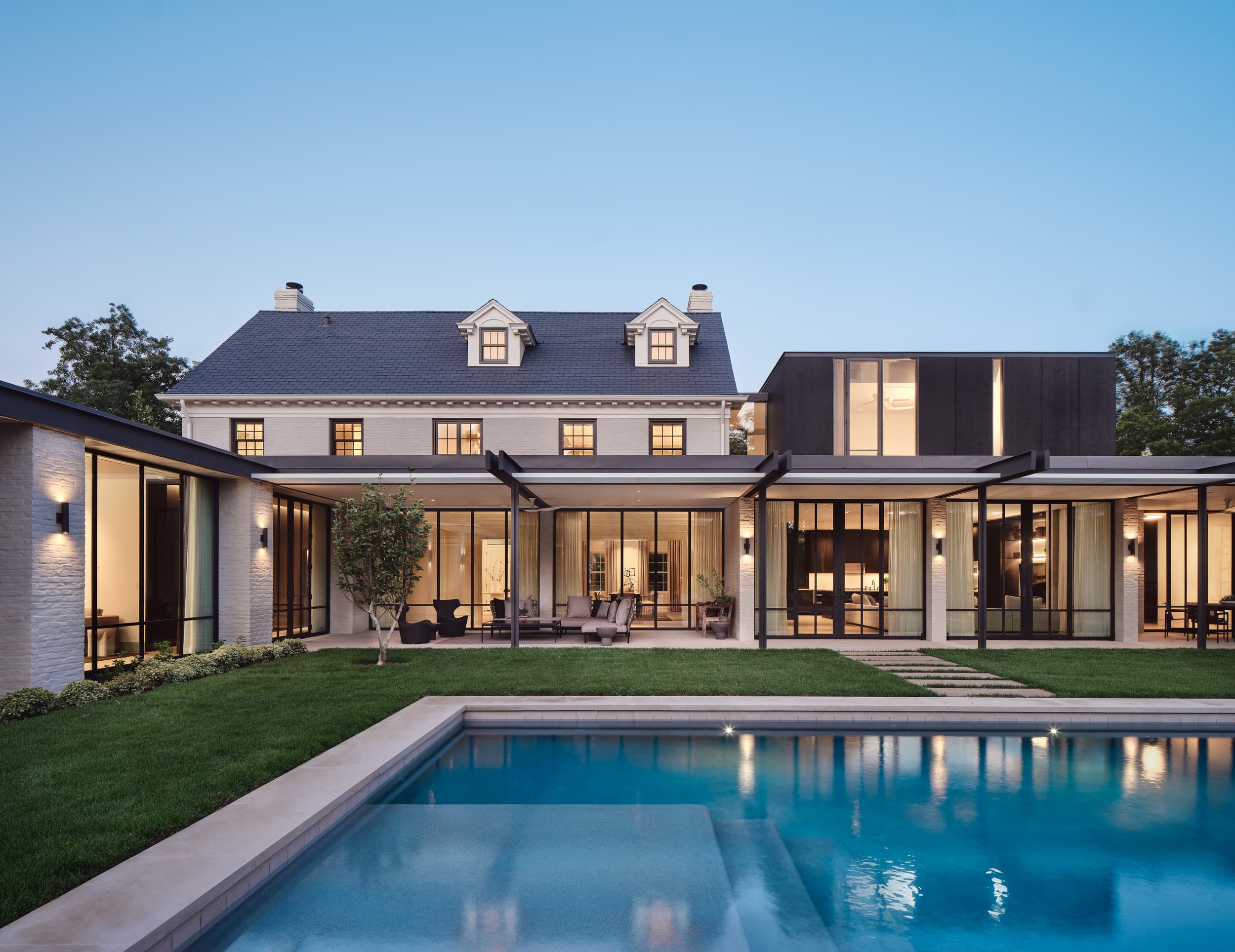 West Lynn Residence - Pool; A Parallel Architecture
