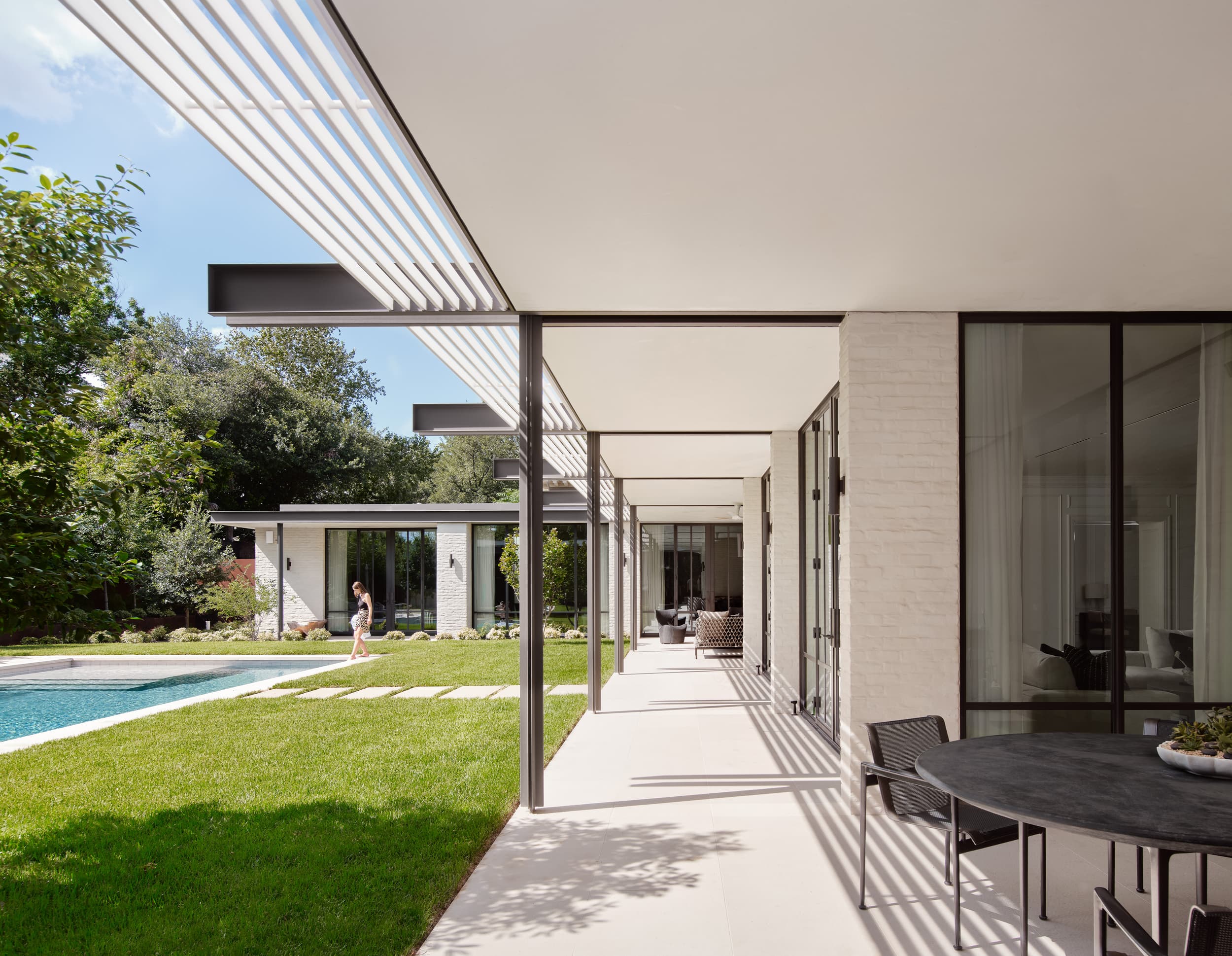West Lynn Residence - Back Yard; A Parallel Architecture